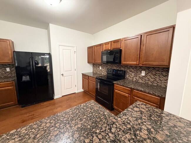 Building Photo - NEW LISTING - Spacious, Acworth Townhouse on Quiet Cul-de-sac!