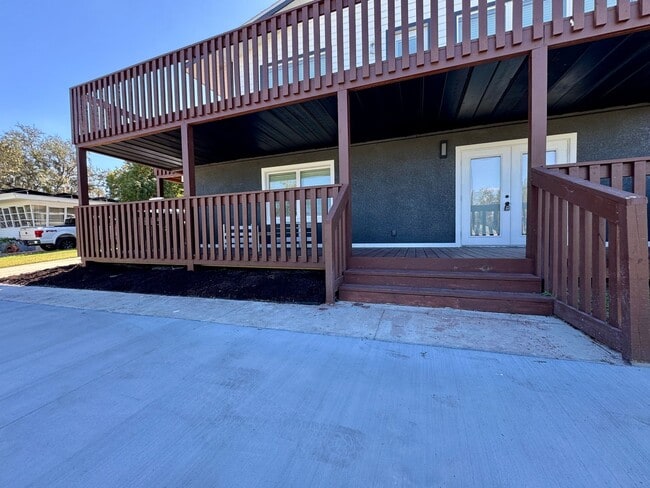 Building Photo - Fully Furnished Down Town Clermont Short T...