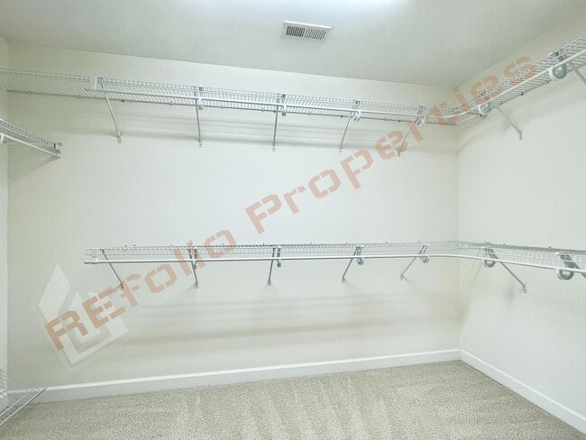 Building Photo - Lovely 5 Bedroom 4 Bathroom Single Family ...