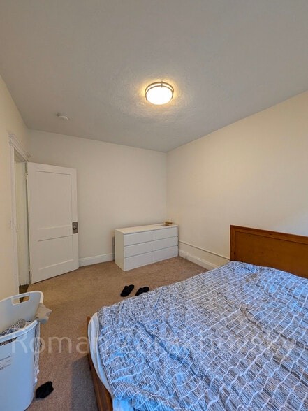 Building Photo - 74 Brainerd Rd