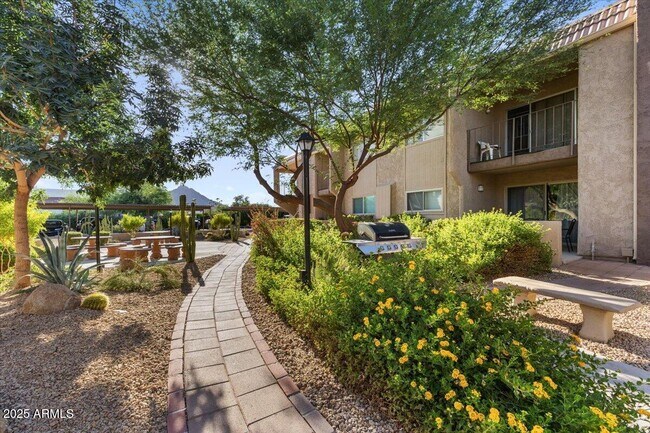 Building Photo - 7430 E Chaparral Rd