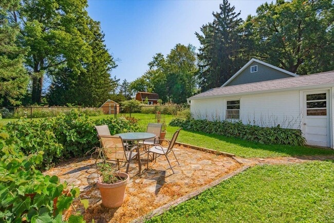 Building Photo - 401 Merrill Crest Dr