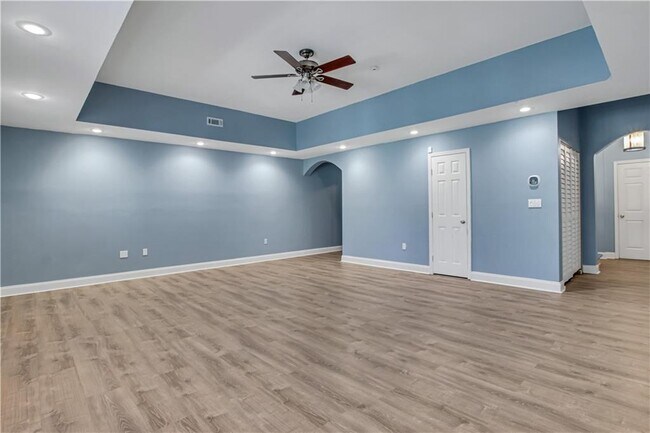 Building Photo - 3345 Regent Pl SW