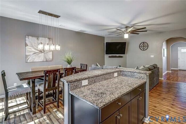 Building Photo - 441 Creekwillow Dr