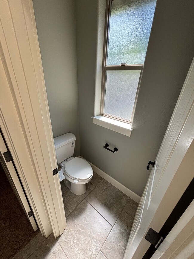 Building Photo - Beautiful Home in the Copper Creek Subdivi...