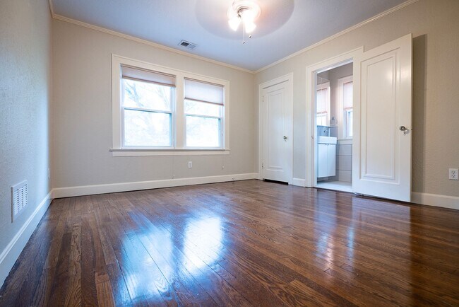 Building Photo - 49SW1105