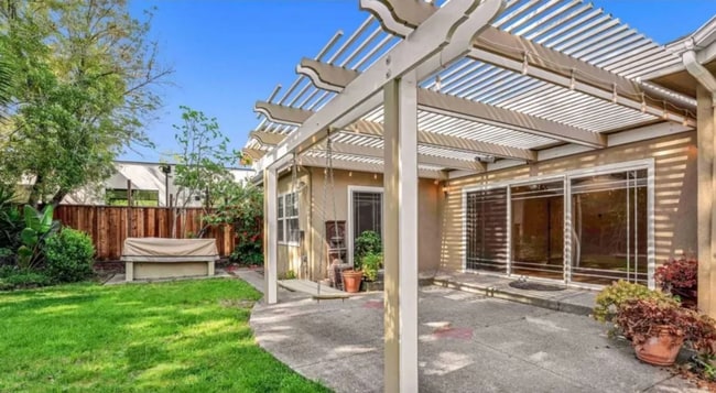Building Photo - Spacious 4 Bed, 4 Bath Executive Home on Peaceful Cul-de-Sac!