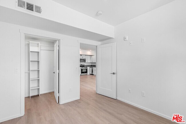 Building Photo - 1227 N Berendo St