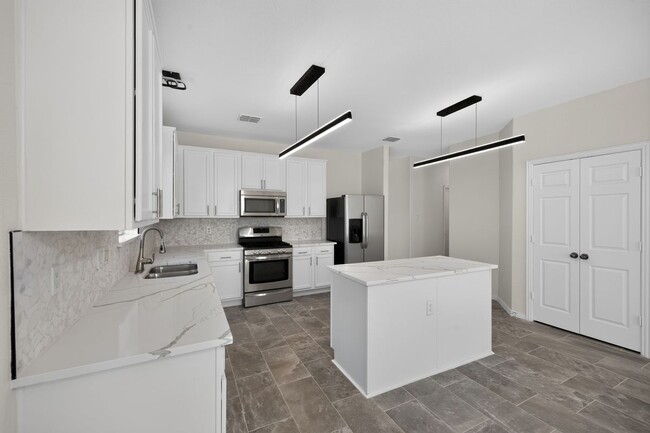 Building Photo - 1521 Stanford Dr