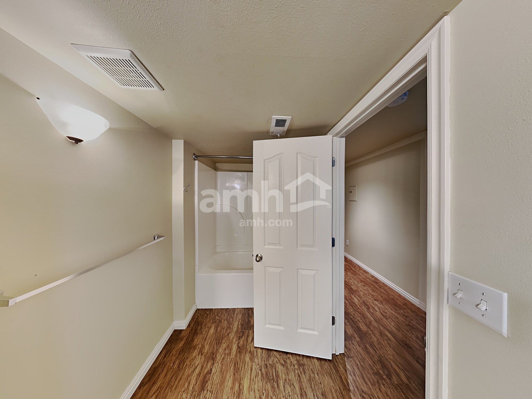 Building Photo - 4452 Heritage Dr