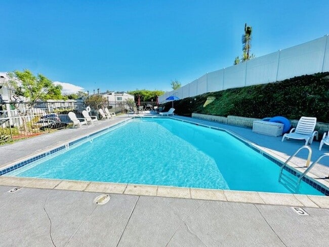 Building Photo - 2 Bedroom, 2 Bathroom Condo for Rent – Che...