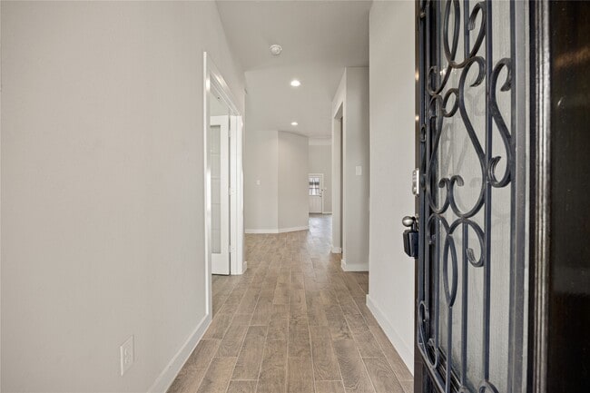 Building Photo - 27118 Peaceful Cv Dr