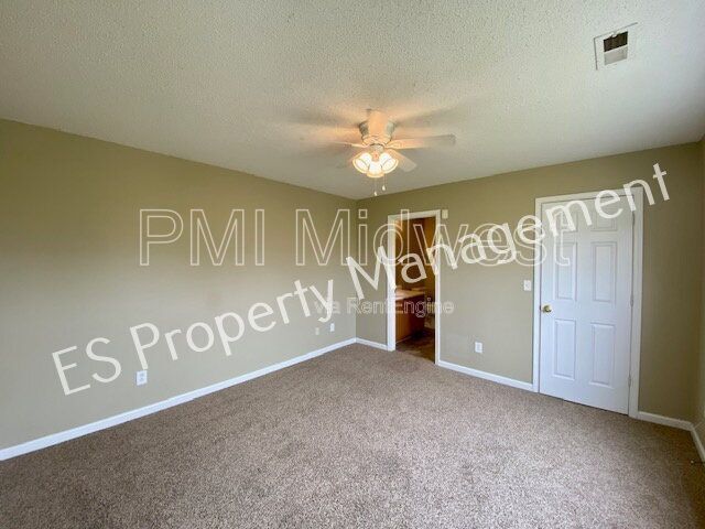 Building Photo - 5650 Loudon Dr