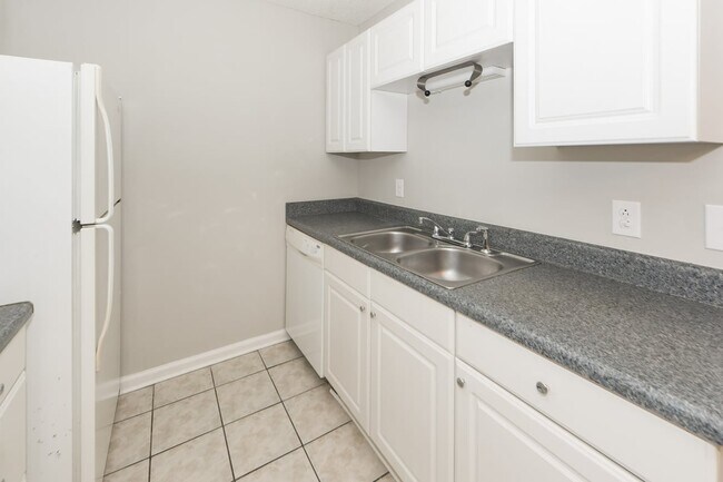 Building Photo - 1305 Mathis Ferry Rd