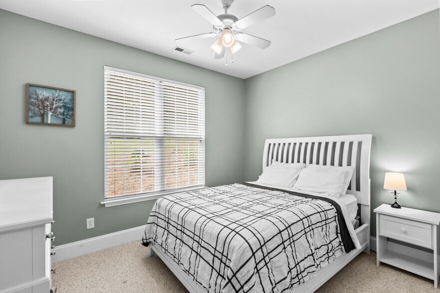 Building Photo - 7228 Lynbrook Cir
