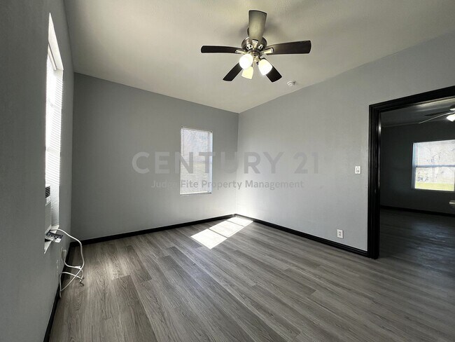 Building Photo - Charming 2/1 in Castleberry ISD for Rent!
