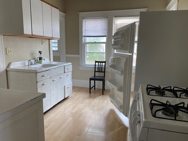 kitchen - 2915 N Farwell Ave