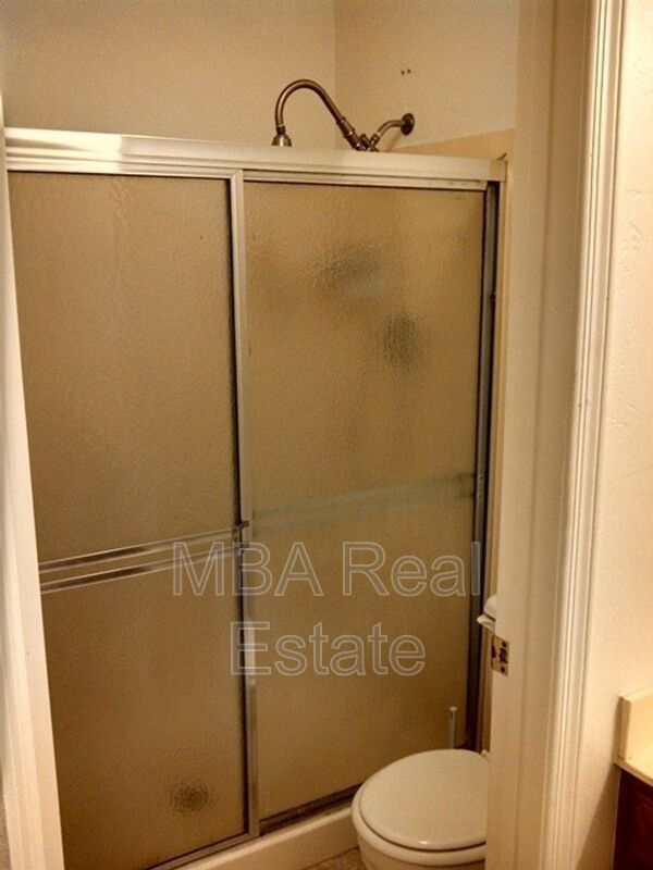 Building Photo - 2211 E Forge Ave