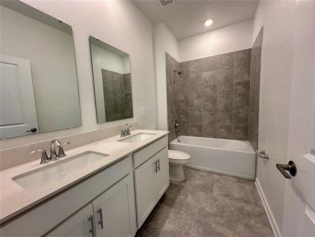 Building Photo - 166 Aces High Ln