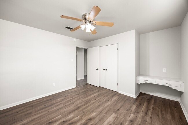 Building Photo - 11223 Oak Spring Dr