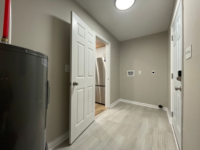 Building Photo - Remodeled Rancher Style Home