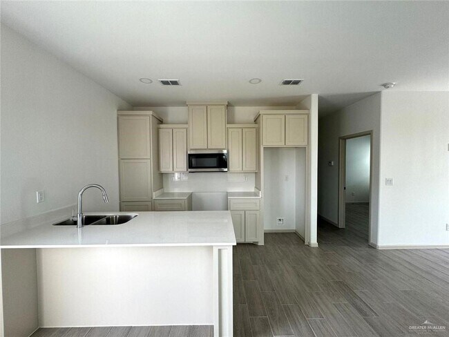 Building Photo - 7803 N 58th Ln