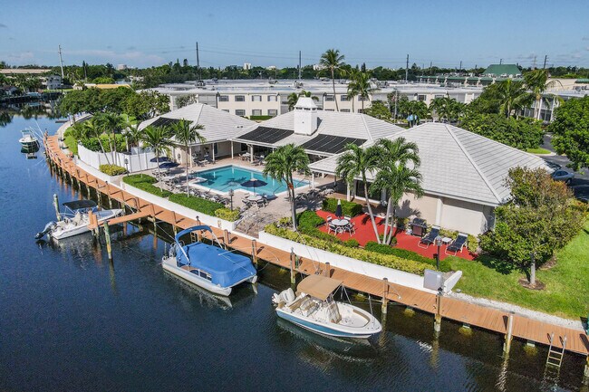Building Photo - 120 Cypress Club Dr