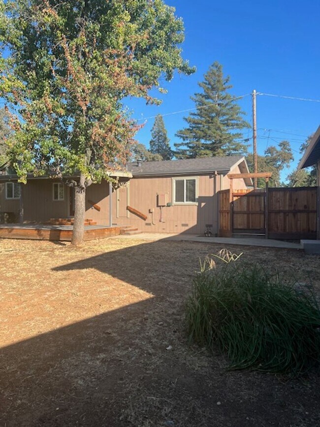 Building Photo - Modern Auburn Retreat—Fully Renovated 3BR ...