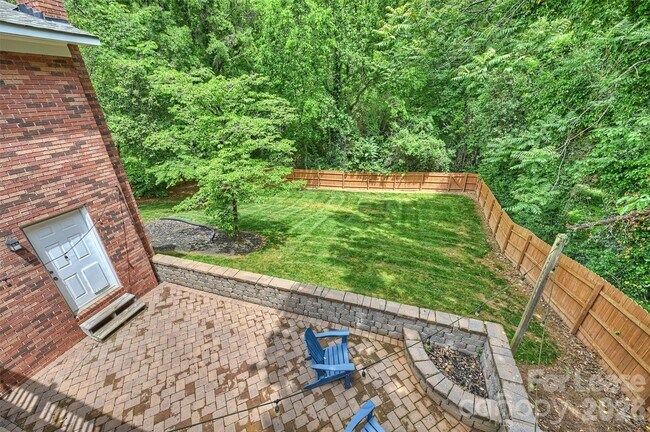 Building Photo - 2027 Wensley Dr