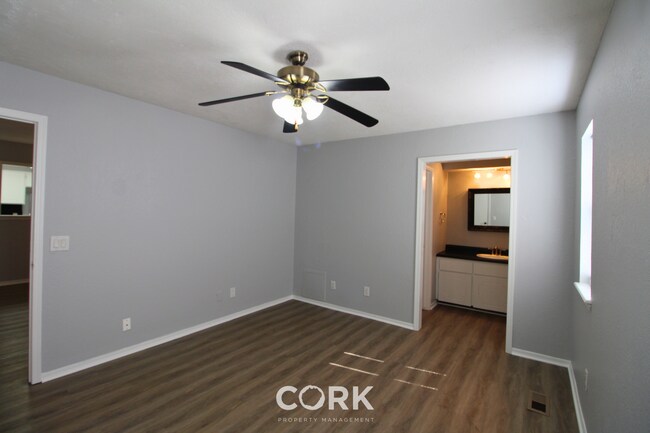 Building Photo - 708 Teal Pl