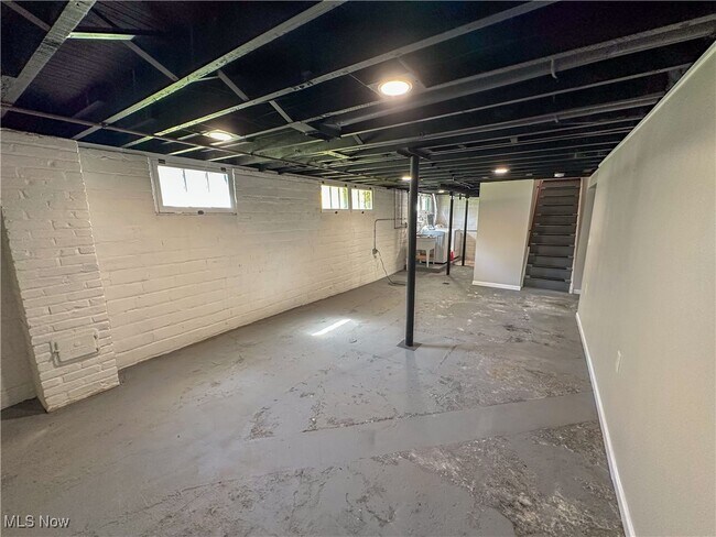 Building Photo - 3942 W 160th St