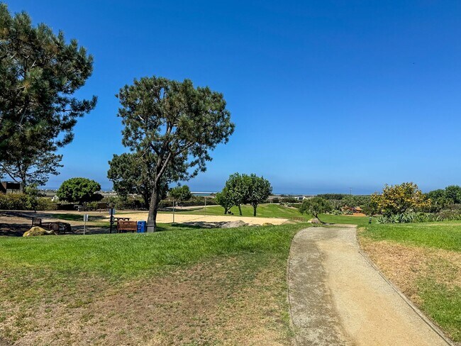 Building Photo - Luxurious Coastal Living: Fully Remodeled 3-Bed, 3.5-Bath with Ocean Views in Sea Point
