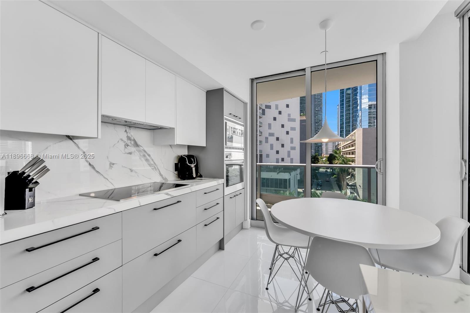 Building Photo - 1331 Brickell Bay Dr