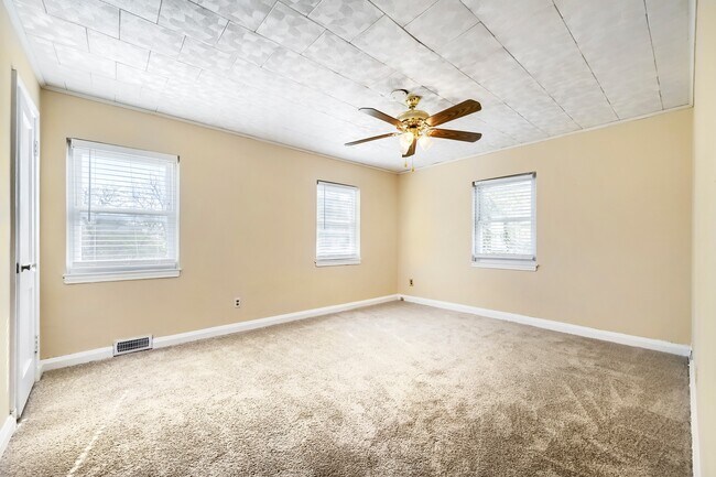 Building Photo - 6609 Fairdel Ave