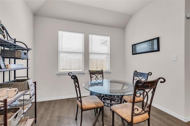 Building Photo - 900 Honey Maple St