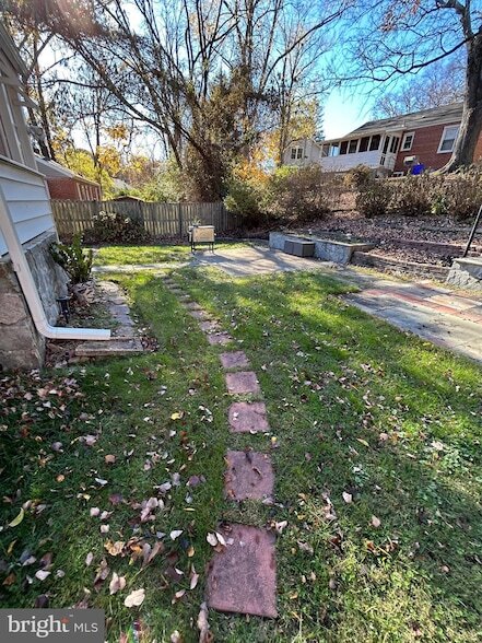 Building Photo - 10804 Drumm Ave