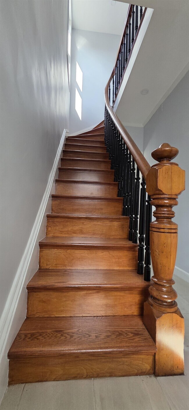 Building Photo - 416 41st St