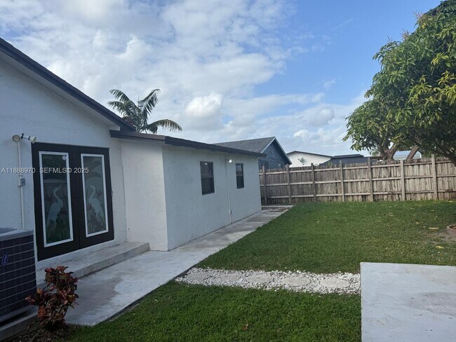 Building Photo - 26553 SW 125th Ct