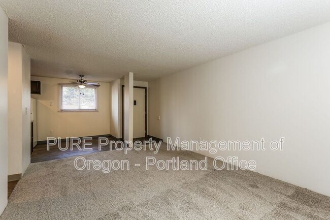 Building Photo - 14140 NE Sandy Blvd