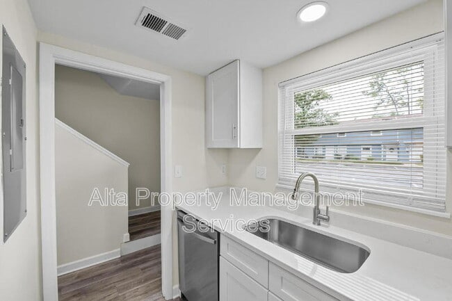 Building Photo - 11357 Bedford Oaks Dr