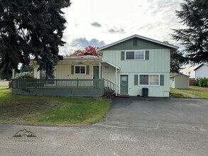 Building Photo - Coburg Beauty!! Renovated 3-bedroom, 2- bathroom