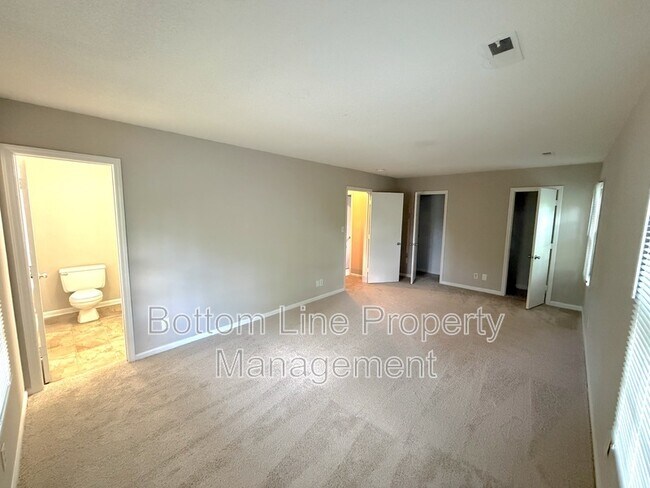 Building Photo - 5301 Rolling Oak Ln