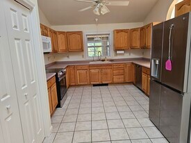 Building Photo - 585 High St