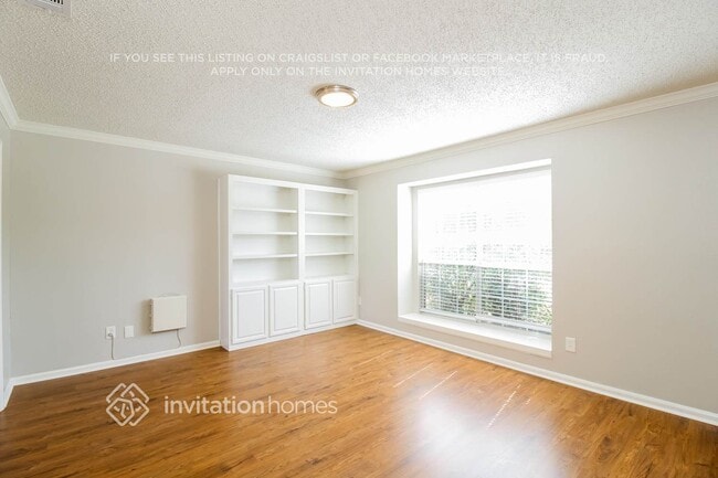 Building Photo - 2051 Vista Dr