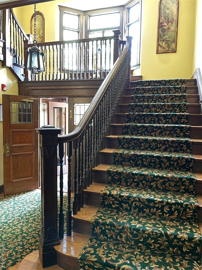 Building Photo - 139 S Broadway