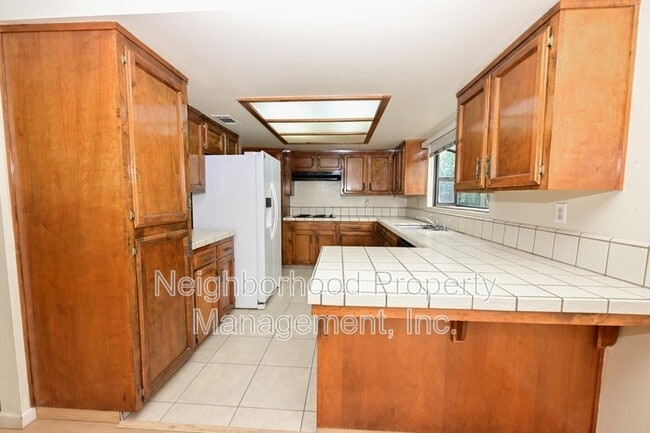 Building Photo - 4718 E Alamos Ave