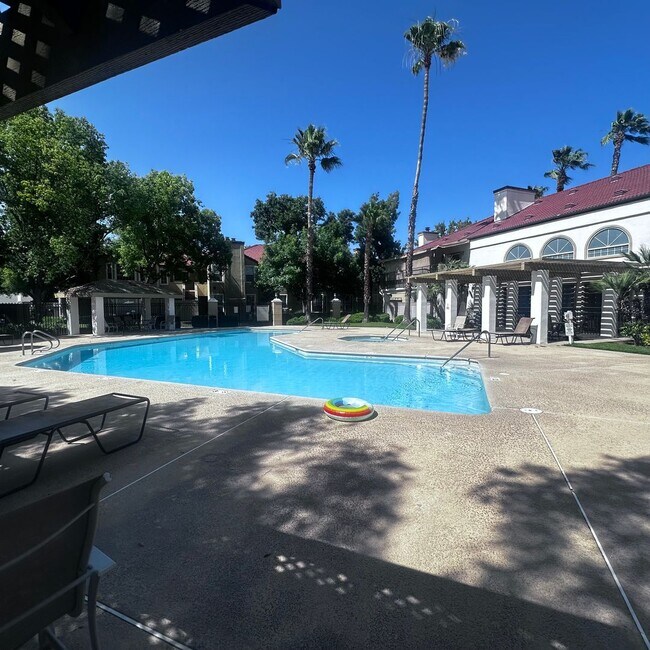 Building Photo - Must See!! Gorgeous 2 Bedroom, 2 Bathroom ...
