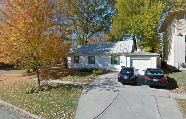 Building Photo - $2,100 | 3 Bedroom, 2 Bathroom House | Pet...