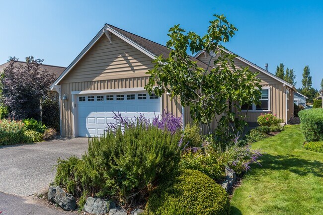 Building Photo - 2 Bed 2 Bath Single-Level Home (55 & over Community) Landscaping Included