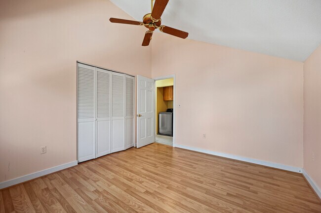 Building Photo - 27 Farmington Chase Crescent